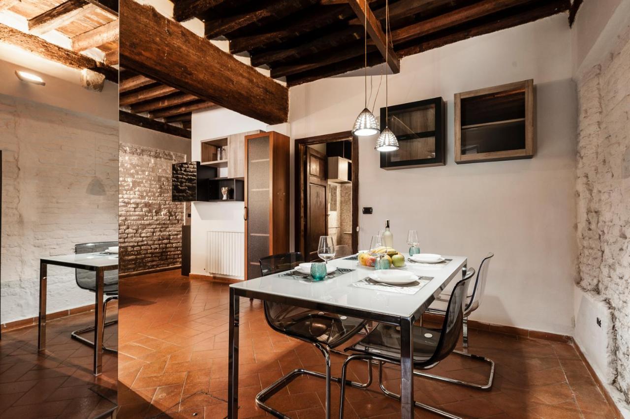 Lejlighed Hostly - Garden House Near The Tower - Historical House With Private Garden *